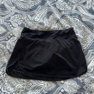 Lululemon Black Hotty Hot Skirt , Size 2 Reg . EUC